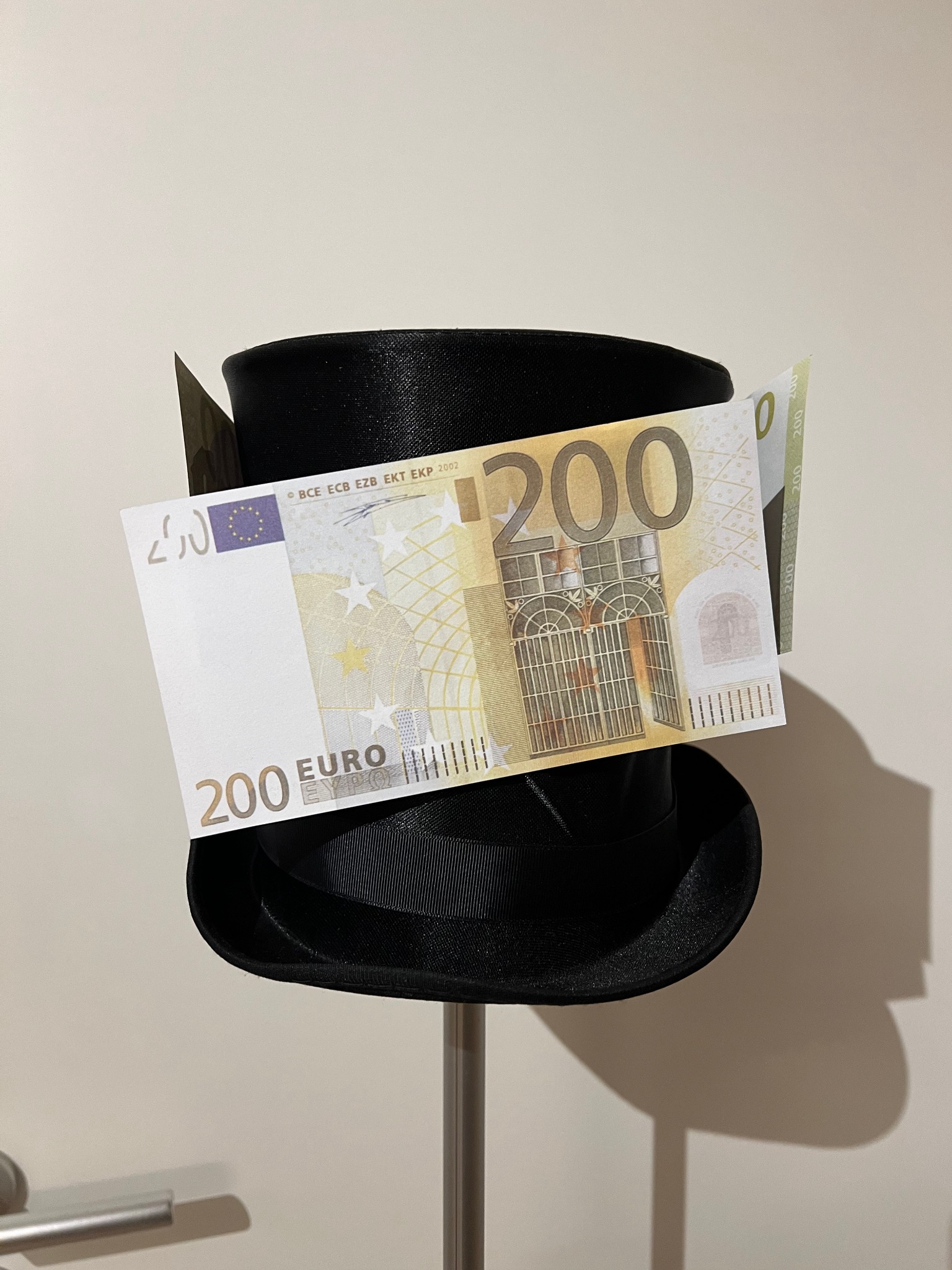 Der Geldhut von Christian Hinreiner als Gedächtnisanker für vorhandene Fördermittel